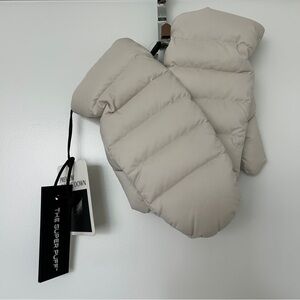 NWT Aritzia The Super Puff Matte Pearl Mittens (Medium / Large)